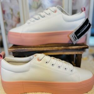 Womens Sneakers Comfort in every Step